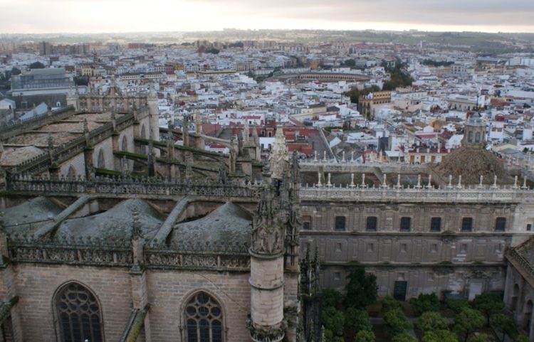 vista desde la parte superior de la catedral de sevilla