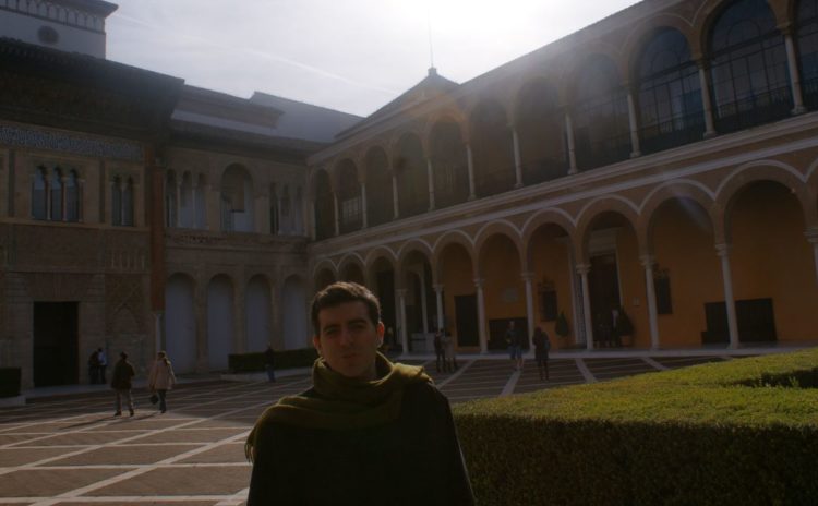 patio interior de los reales alcázares